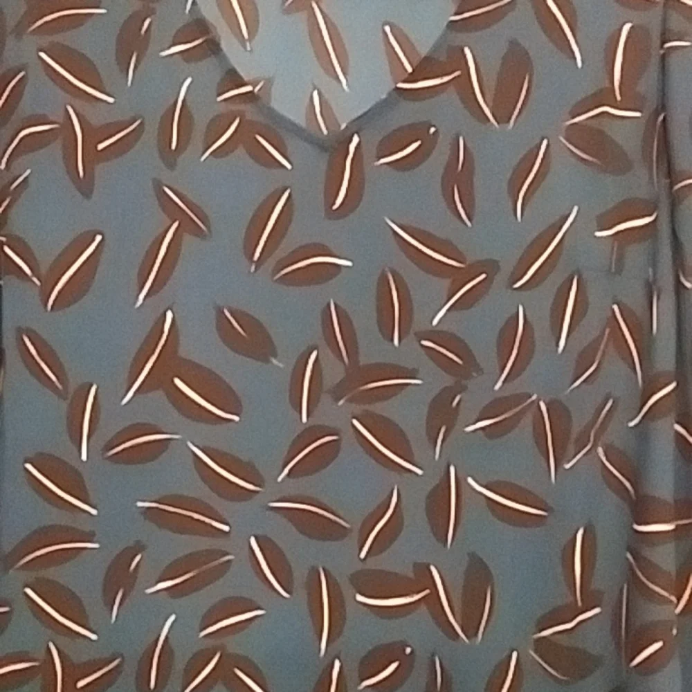 Cabi shadow leaf teal blouse - Picture 6 of 6